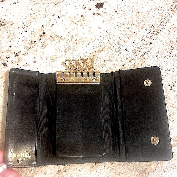 AUTHENTIC CHANEL KEY/CARD HOLDER EUC - Picture 6 of 8
